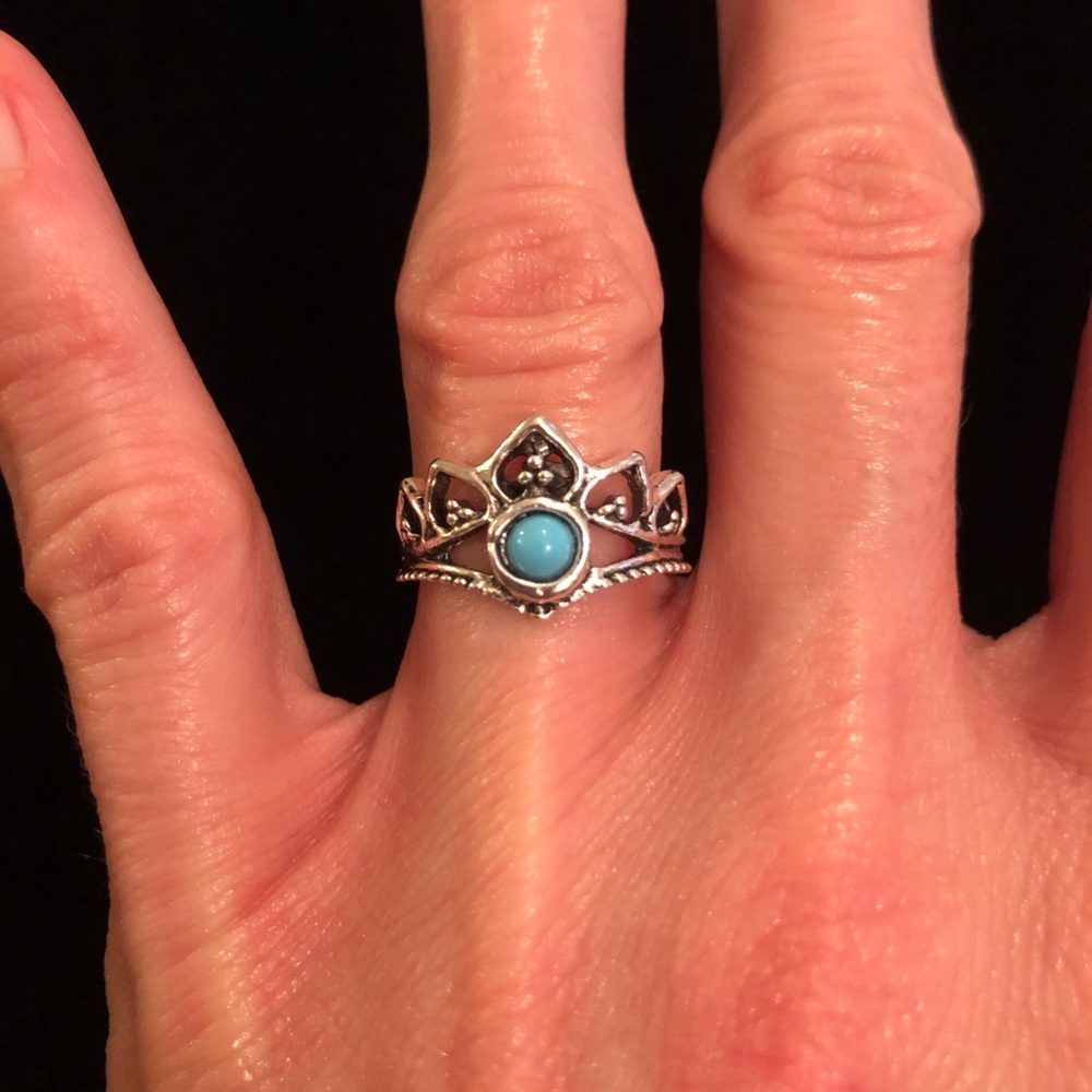 Elegant Silver and Blue Crown Ring